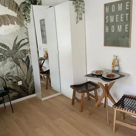 Balcony - - Free Parking Apartment